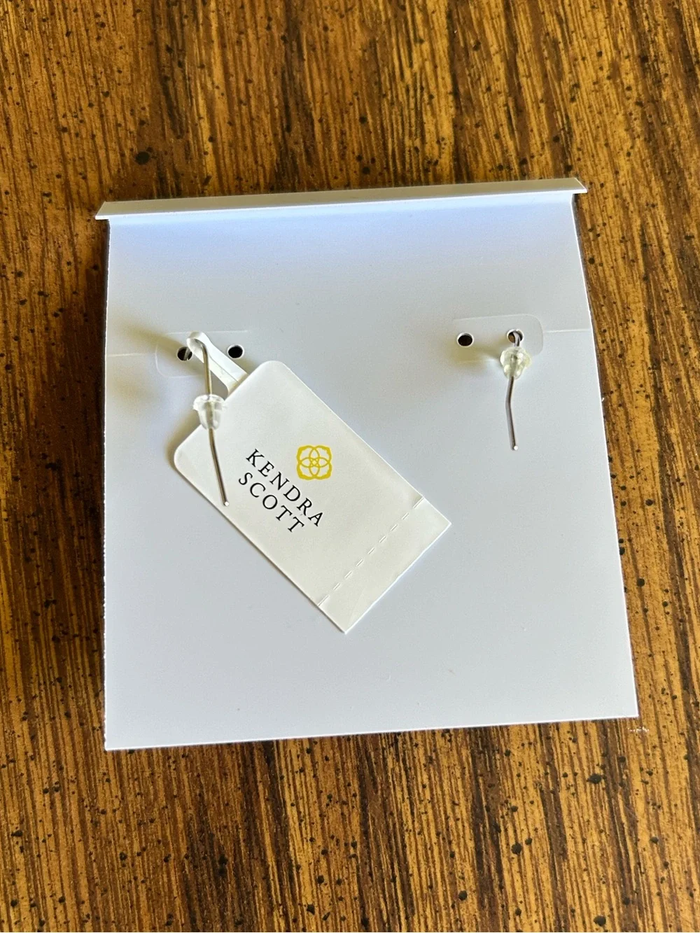Kendra Scott silver Cynthia bright red opaque glass earrings - Picture 2 of 4